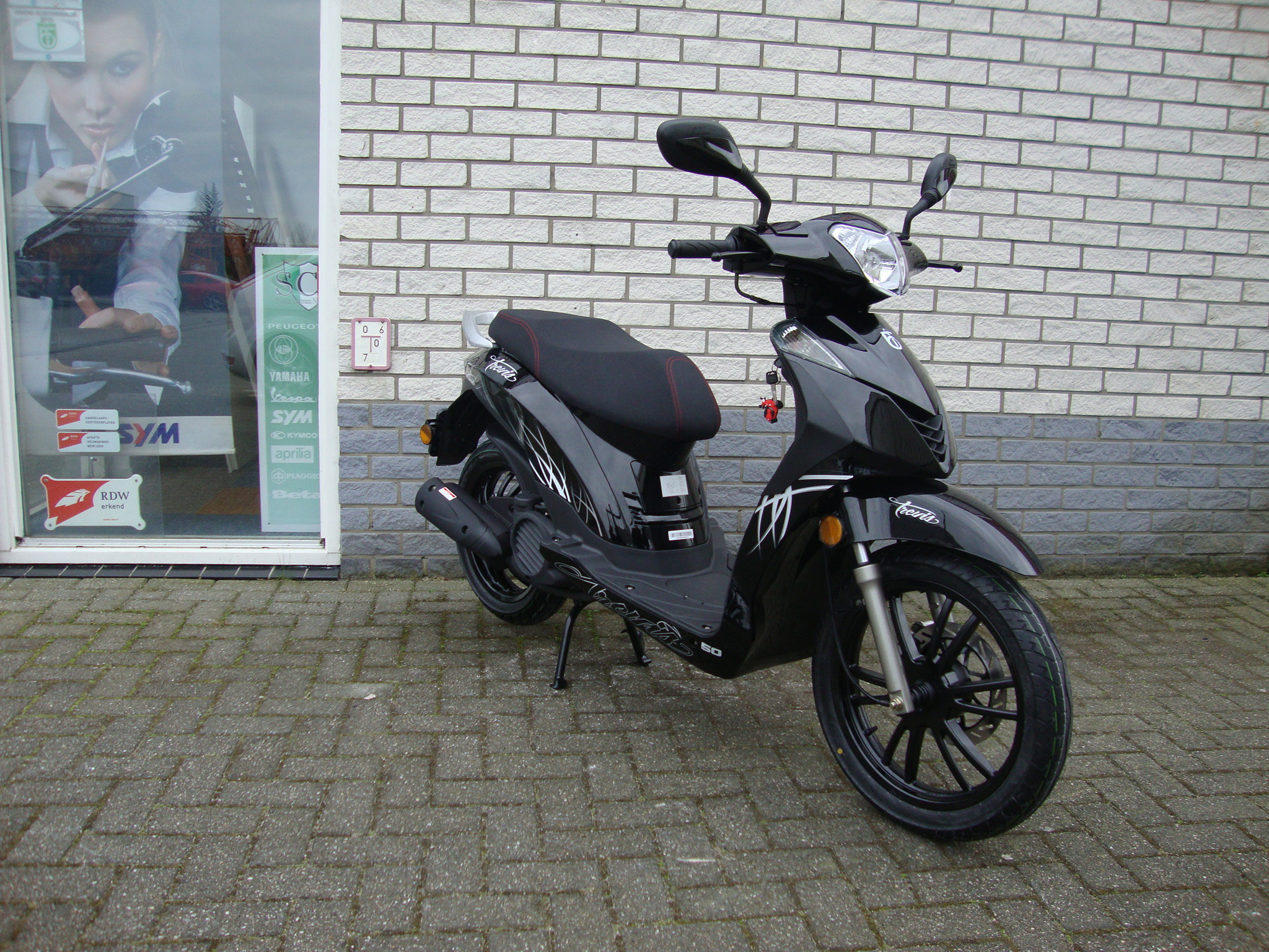 Trevis Tour Scooter WaterGekoelde 4-Takt Motor de... www.ScooterProf.nl