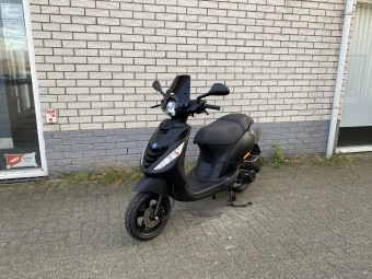 GAVE PIAGGIO ZIP SP 45 4-TAKT MAT ZWART BROM  BJ2017 7000KM 