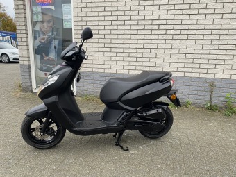 MOOIE PEUGEOT KISBEE 45KM BROM BLACK EDITION BJ2021 11000KM