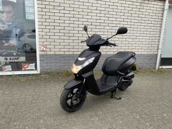 MOOIE PEUGEOT KISBEE 45KM BROM BLACK EDITION BJ2021 11000KM