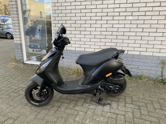 MOOIE PIAGGIO ZIP SP 45KM BROM MAT ZWART BJ2014 10.000KM