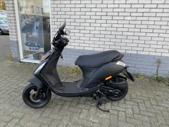 GAVE PIAGGIO ZIP SP 45KM BROM MAT ZWART BJ2018 6000KM