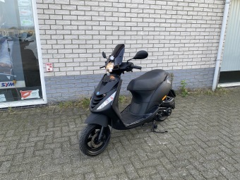 GAVE PIAGGIO ZIP SP 45KM BROM MAT ZWART BJ2018 6000KM