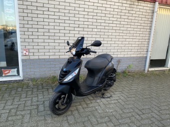 DIKKE PIAGGIO ZIP SP 45KM BROM MAT ZWART BJ2017 6000KM