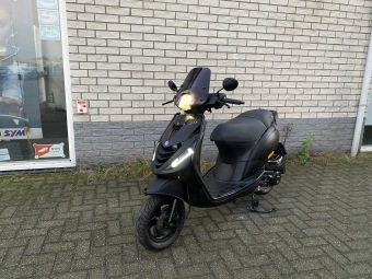 LEUKE PIAGGIO ZIP SP 45KM BROM MAT ZWART BJ2021 4500KM
