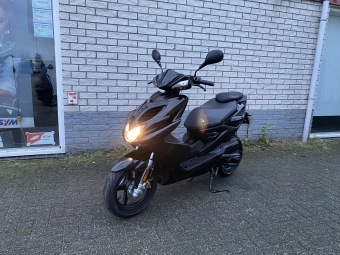 DIKKE YAMAHA AEROX R 45KM BROM BLACK MAGIC BJ2016 9.000KM