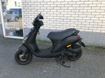 GAVE PIAGGIO ZIP SP 45KM BROM MAT BLACK BJ2018 5000KM ALPHA LED 