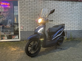 NETTE SYM SYMFONY ST 45KM BROM BLAUW 4-TAKR BJ2019 12000KM