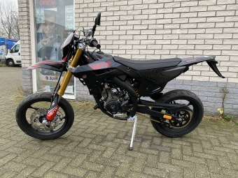 {HONDA MOTOR}Nieuwe: VENT DERAPAGE 50 BLACK ON BLACK EDITION  50 DERBI SCHERCO BETA