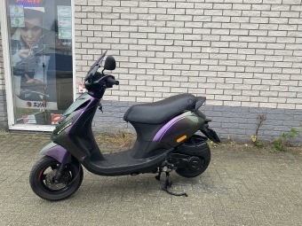 HELE MOOIE PIAGGIO ZIP SP 45KM BROM LAK CAMELEON BJ2019 9000KM