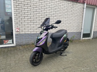 HELE MOOIE PIAGGIO ZIP SP 45KM BROM LAK CAMELEON BJ2019 9000KM
