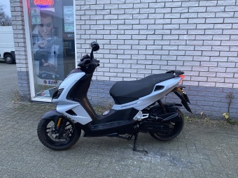PRACHTIGE PEUGEOT SPEEDFIGHT 4  BROM 45KM NARDO GREY BJ2021 7000KM