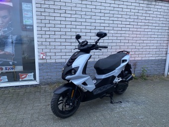 PRACHTIGE PEUGEOT SPEEDFIGHT 4  BROM 45KM NARDO GREY BJ2021 7000KM