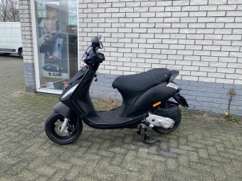 PRACHTIGE PIAGGIO ZIP SP 45KM 4T BROM MAT ZWART BJ2019 7000KM
