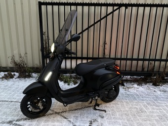 LEUKE VESPA SPRINT PRIMAVERA MAT BLACK VOL OPTIES BJ2018 8000KM