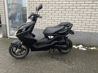 GAVE YAMAHA AEROX R 45KM BROM BLACK MAGIC BJ2014 9.000KM
