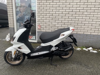 LEUKE PEUGEOT PEUGEOT SPEEDFIGHT 45KM BROM BJ2017