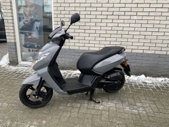 JONGE PEUGEOT KISBEE 25KM OF 45KM NARDO GREY BJ2025 1800KM
