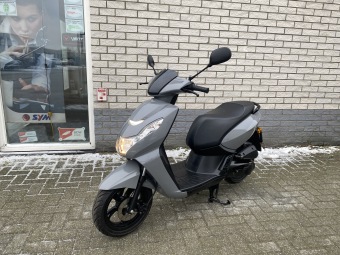 JONGE PEUGEOT KISBEE 25KM OF 45KM NARDO GREY BJ2025 1800KM