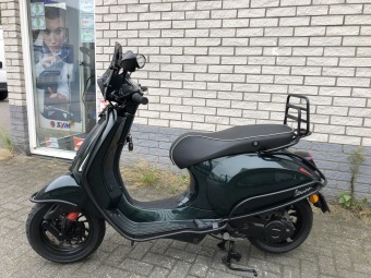 DIKKE VESPA SPRINT S 45KM BROM JAGUAR GREEN SPECIAL BJ2021 12000KM