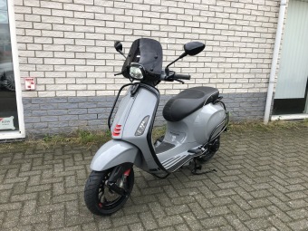 GAVE VESPA SPRINT S 45KM BROM NARDO GREY BJ2018 8000KM VOL OPTIES
