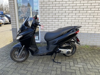 LEUKE APRILIA SXR 50 BROM 45KM ZWART BJ2022 11000KM