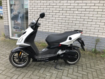 LEUKE PEUGEOT SPEEDFIGHT 45KM BROM 2-TAKT BJ2009 14000KM