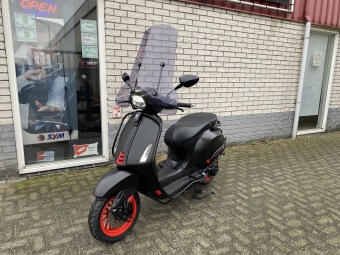 MOOIE VESPA SPRINT S 45KM 4-TAKT BROM MAT BLACK 8000KM BJ2021