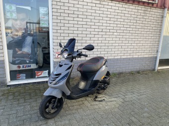 MOOIE PIAGGIO ZIP SP 45KM BROM NARDO GREY BJ2013 11.000KM