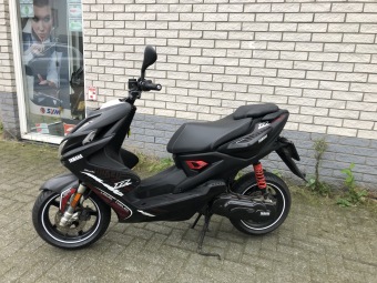 DIKKE YAMAHA AEROX 45KM BROM NAKED 2T MAT BLACK 2015 6000KM