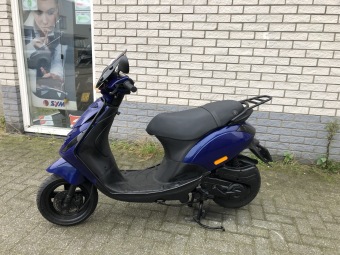 DIKKE PIAGGIO ZIP SP 45KM BROM BMW BLAUW BJ2016 8000KM