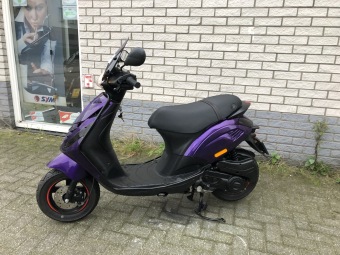 DIKKE PIAGGIO ZIP SP 45KM 4-TAKT BROM PAARS BJ2020 9000KM
