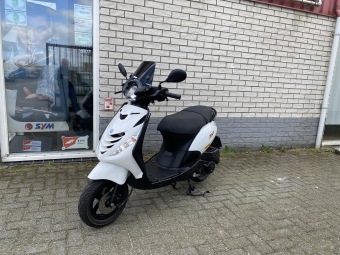 PRACHTIGE  PIAGGIO ZIP SP 45 4-TAKT black on white  BROM  BJ2019 9000KM 