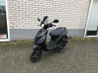 JONGE PIAGGIO ZIP SP 45KM BROM MAT ZWART BJ2022 6000KM