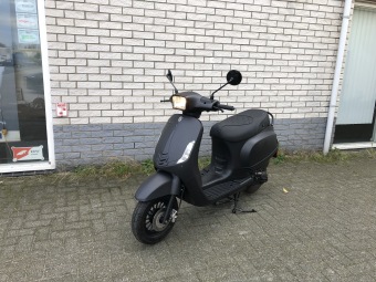 JONGE VESPA LOOK AGM RIVA SOURIS SNOR BROM GRIJS BJ2023 9000KM