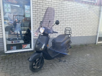 MOOIE SYM FIDDLE 2 BROM 45KM 4-TAKT BLACK ON BLACK BJ2021 6000KM VOL OPTIES