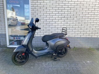 MOOIE VESPA SPRINT S 45KM 4-T BROM MAT GRIJS BJ2018 8000KM 