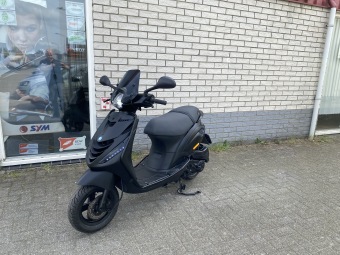 DIKKE PIAGGIO ZIP SP 45KM BROM MAT BLACK BJ2006 9000KM