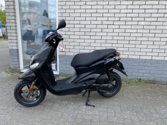 MOOIE YAMAHA NEO,S BROM 45KM BLACK ON BLACK 4-TAKT BJ2020 9000KM