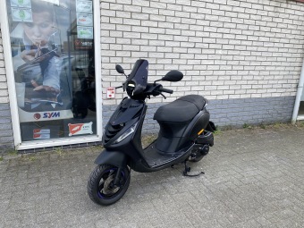MOOIE PIAGGIO ZIP SP 45 4-TAKT MAT BLACK BROM BJ2019 8000KM