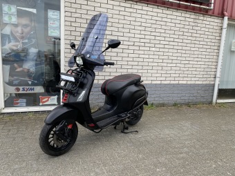 GAVE VESPA SPRINT S 45KM 4-TAKT BROM MAT BLACK 10.000KM BJ2022