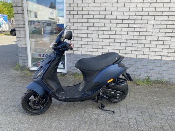 MOOIE PIAGGIO ZIP SP 45 4-TAKT MAT BLAUW BROM  BJ2018 8000KM 