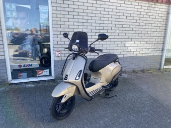 DIKKE VESPA SPRINT S 45KM BROM MAT GOLD BJ2021 8000KM