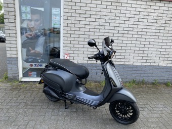 MOOIE VESPA SPRINT S 45KM 4-T BROM MAT GRIJS  BJ2017 9000KM