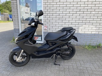 MOOIE YAMAHA AEROX R 45KM BROM BLACK MAGIC BJ2014 9.000KM