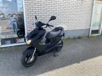 MOOIE YAMAHA AEROX R 45KM BROM BLACK MAGIC BJ2014 9.000KM