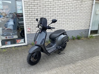 LEUKE VESPA SPRINT S 45KM BROM MAT GREY BJ2018 9000KM 4-TAKT 