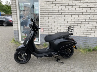 GAVE VESPA SPRINT S 45KM 4-TAKT BROM MAT BLACK 13.000KM BJ2024