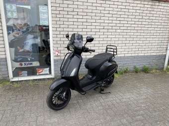 GAVE VESPA SPRINT S 45KM 4-TAKT BROM MAT BLACK 13.000KM BJ2024