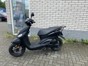MOOIE YAMAHA NEO,S BROM 45KM MAT BLACK 4-TAKT BJ2014 8000KM